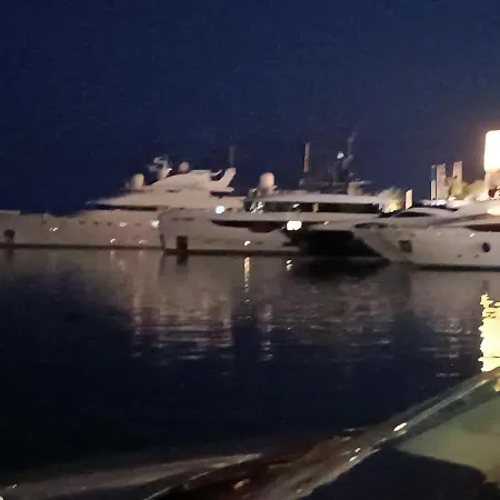 En Puerto Banus 公寓 马尔韦利亚